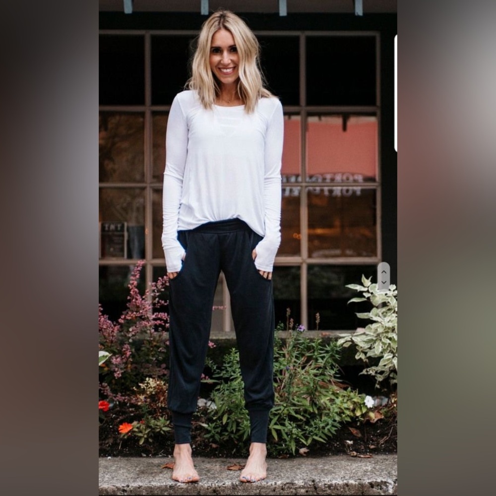 Zyia | Black Joggers In A Bottle